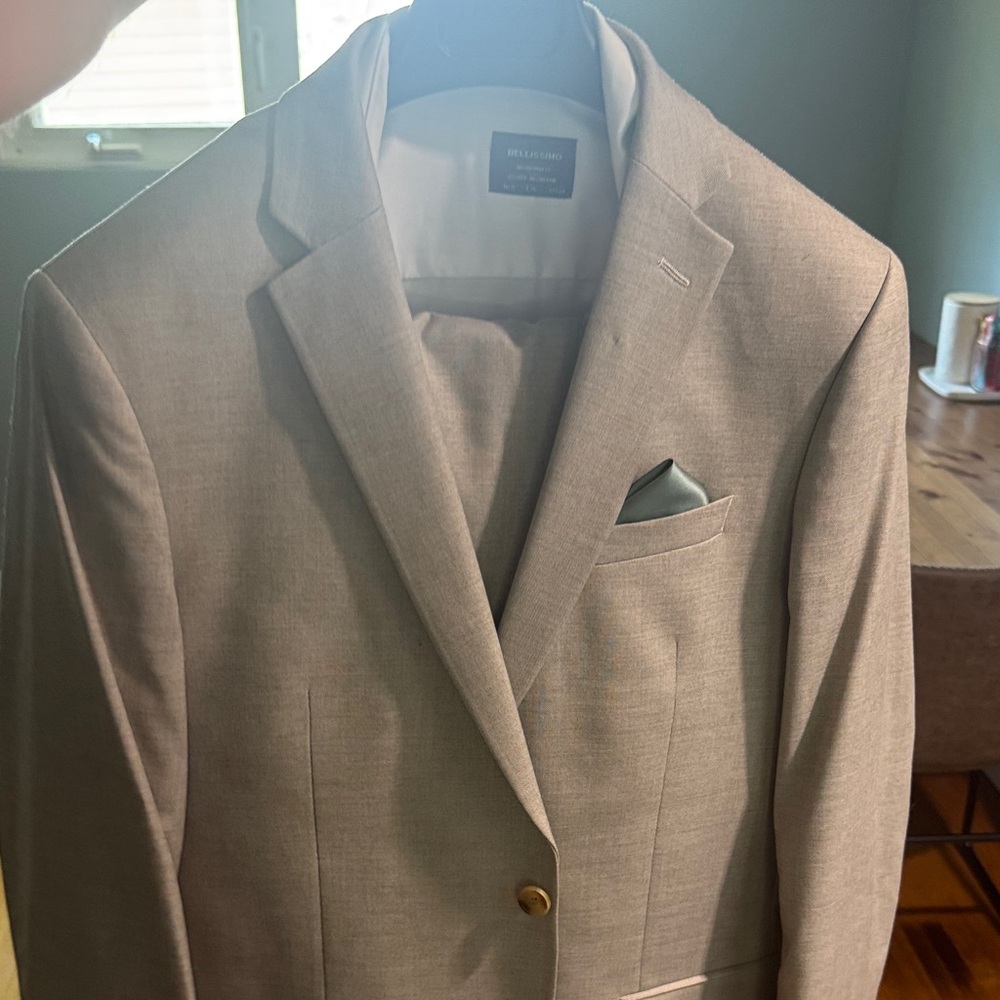 Sophisticated Men's Suit in Light Gray by Tip top with pants